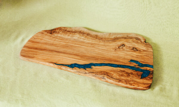 CUTTING BOARD WITH EPOXY