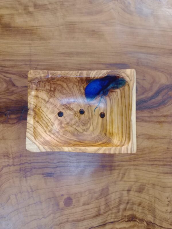 Soap dish with epoxy resin