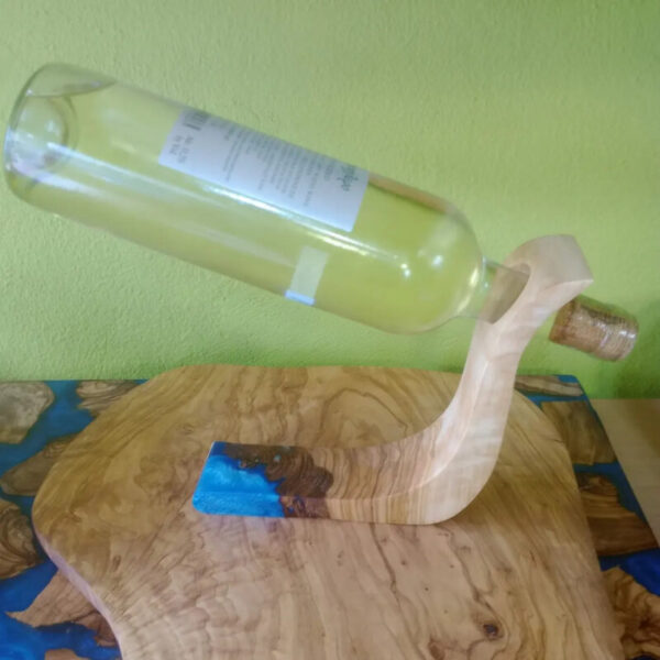 Half moon wine self with epoxy...22.50 euros