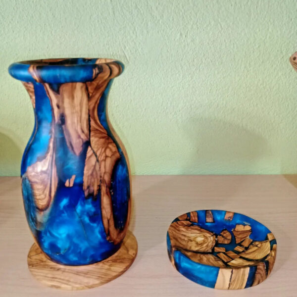 Vase for flowers with small plate in any color ....90.00 euros